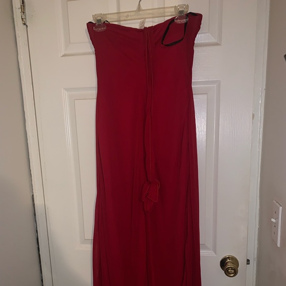 Red chiffon gown - Picture 3 of 3